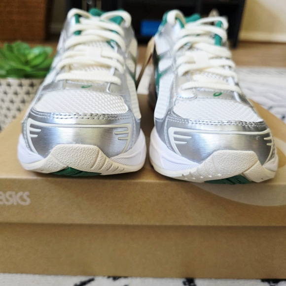 ASICS GEL 1130- White and Green. NWT. Never Worn. AUTHENTIC. - Picture 5 of 7